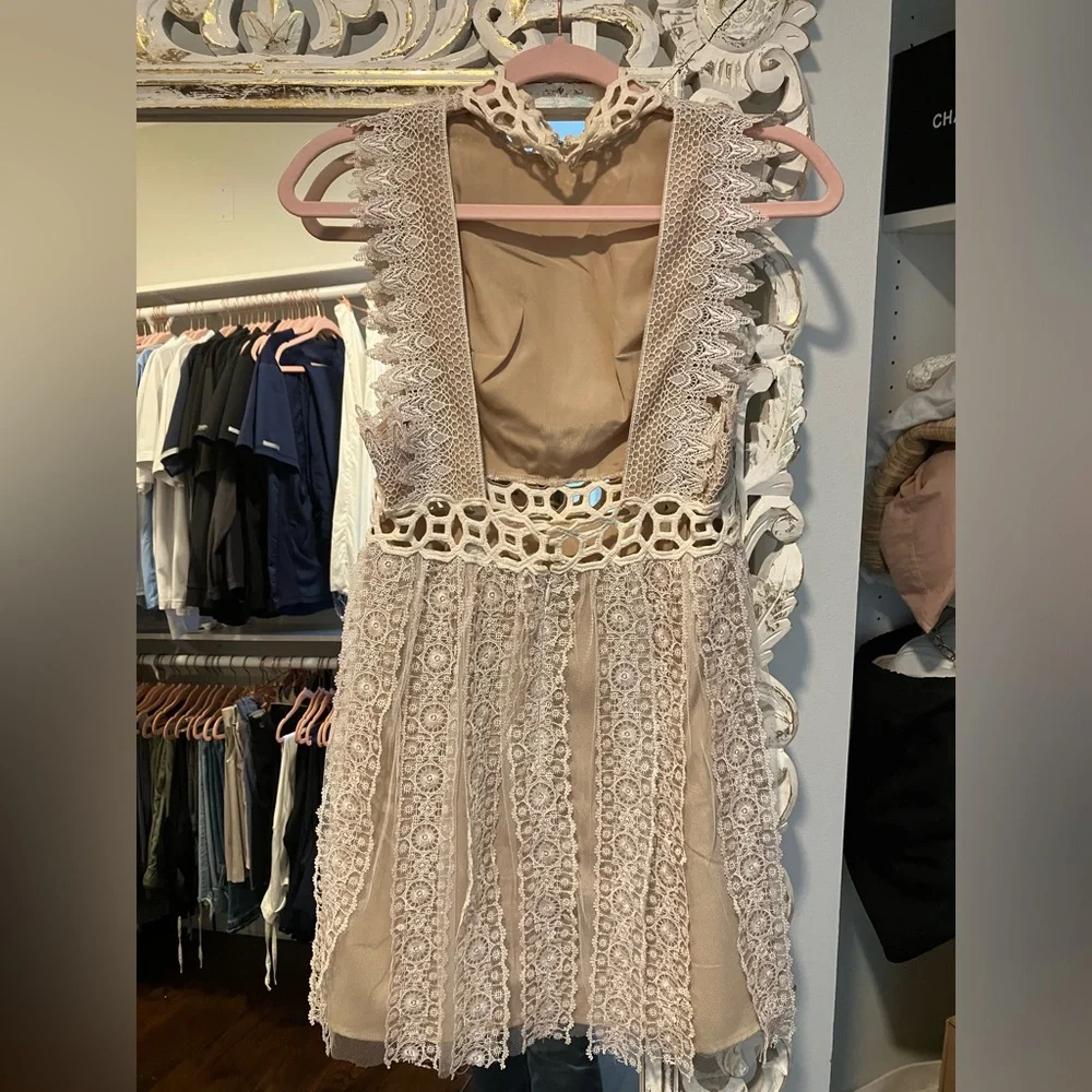 FREE PEOPLE Forever Lace Crochet Babydoll OPEN Back Mini Dress SZ 2 - Picture 5 of 7